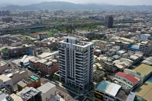 【坤悅高飛】東區成屋建案實景照片